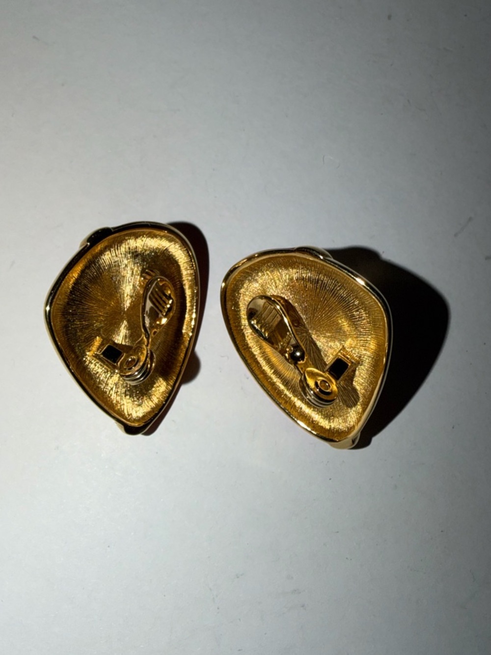 Vintage Monet Gold-tone Red Enamel Chunky Clip-On Earrings - Picture 5 of 5